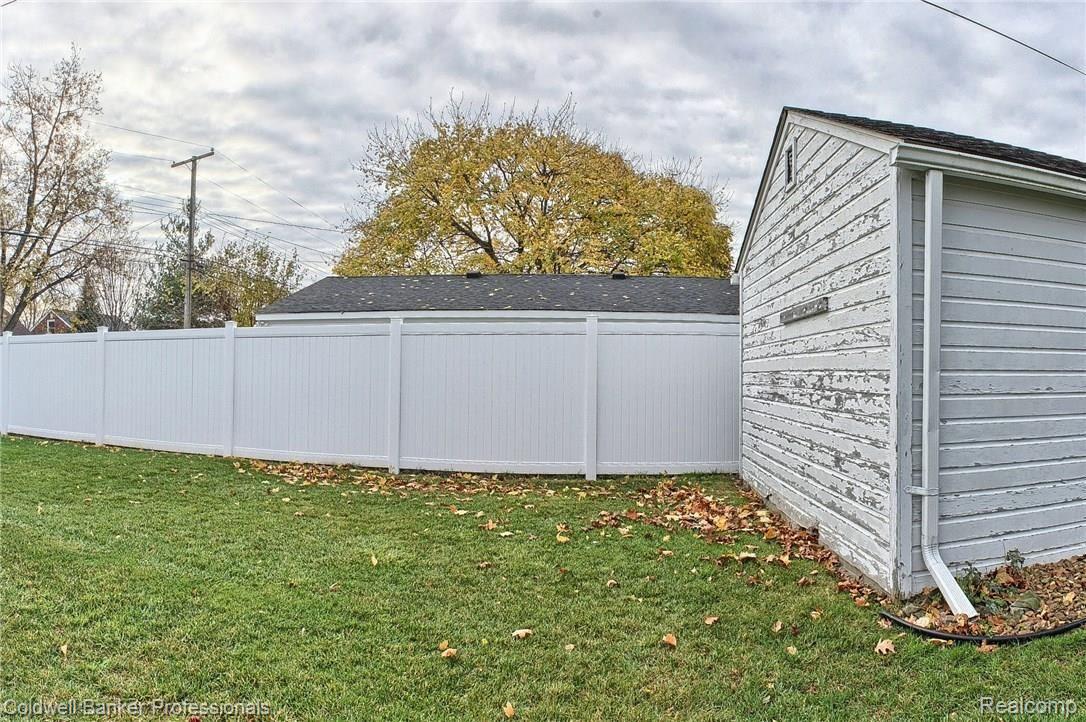 9691 Ruth Avenue Allen Park, MI 48101 - Photo 25 of 25 Backyard 4th View.jpg