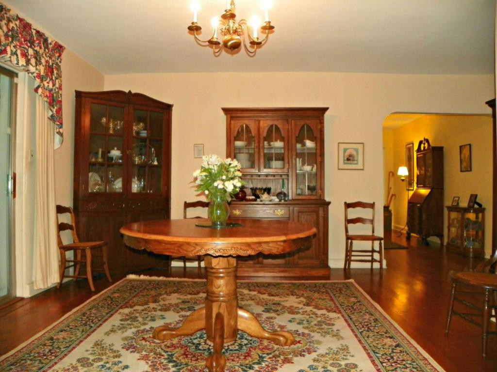 413 Robin Road Bristol, TN 37620 - Photo 6 of 19 Large Enough For Entertaining