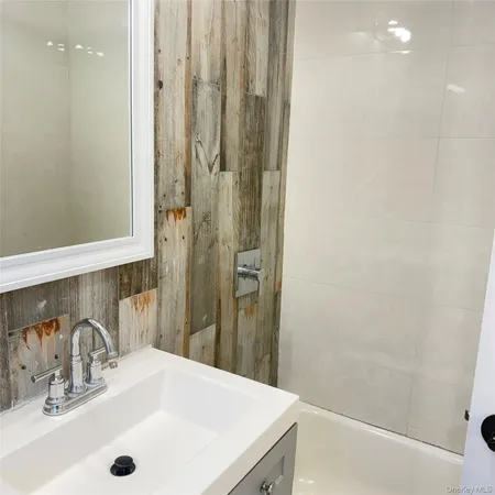 $3,000 | 76-19 85th Drive, Unit 2 | Woodhaven