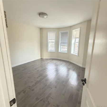 $2,800 | 76-19 85th Drive, Unit 2 | Woodhaven