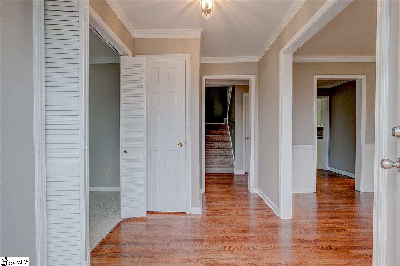 221 Roberts Farm Road Simpsonville, SC 29681 - Photo 4 of 35 Gallery Image 4