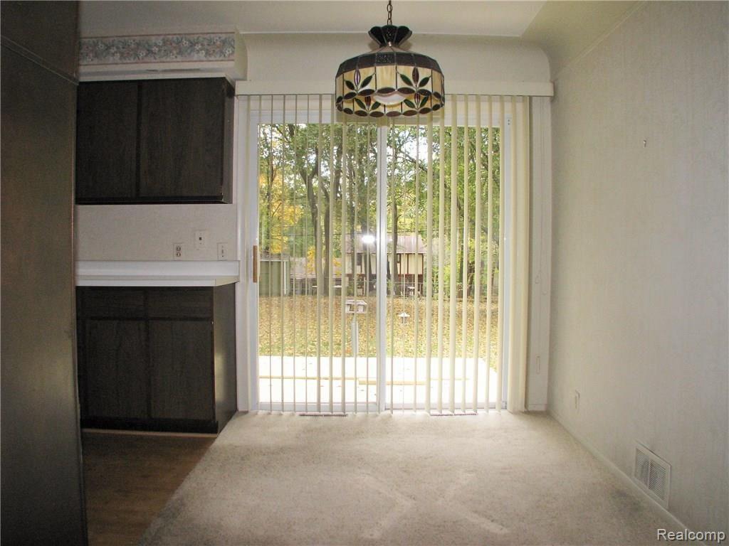 2089 Highfield Road Waterford, MI 48329 - Photo 9 of 20 IMG_9745.JPG