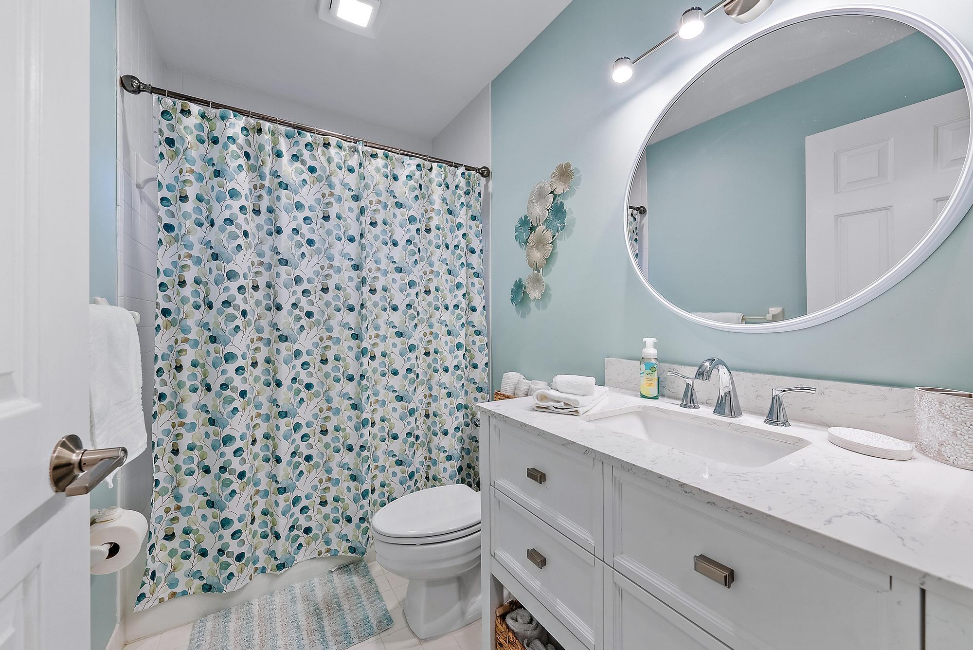 8422 Southeast Quail Ridge Way Hobe Sound, FL 33455 - Photo 19 of 42 Second Bathroom