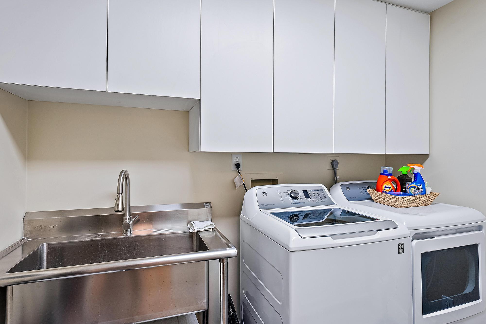 8422 Southeast Quail Ridge Way Hobe Sound, FL 33455 - Photo 22 of 42 Laundry Room