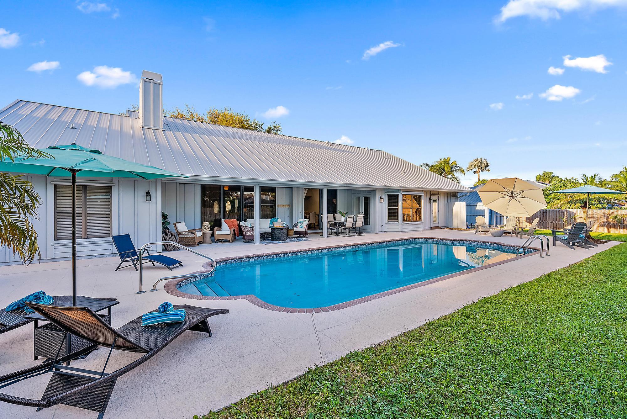 8422 Southeast Quail Ridge Way Hobe Sound, FL 33455 - Photo 26 of 42 Backyard Pool