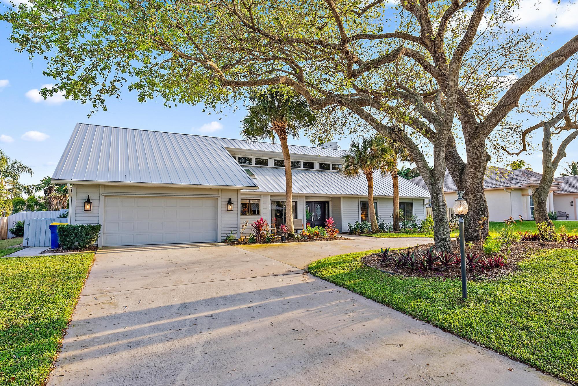 8422 Southeast Quail Ridge Way Hobe Sound, FL 33455 - Photo 39 of 42 Driveway/Entrance East Side