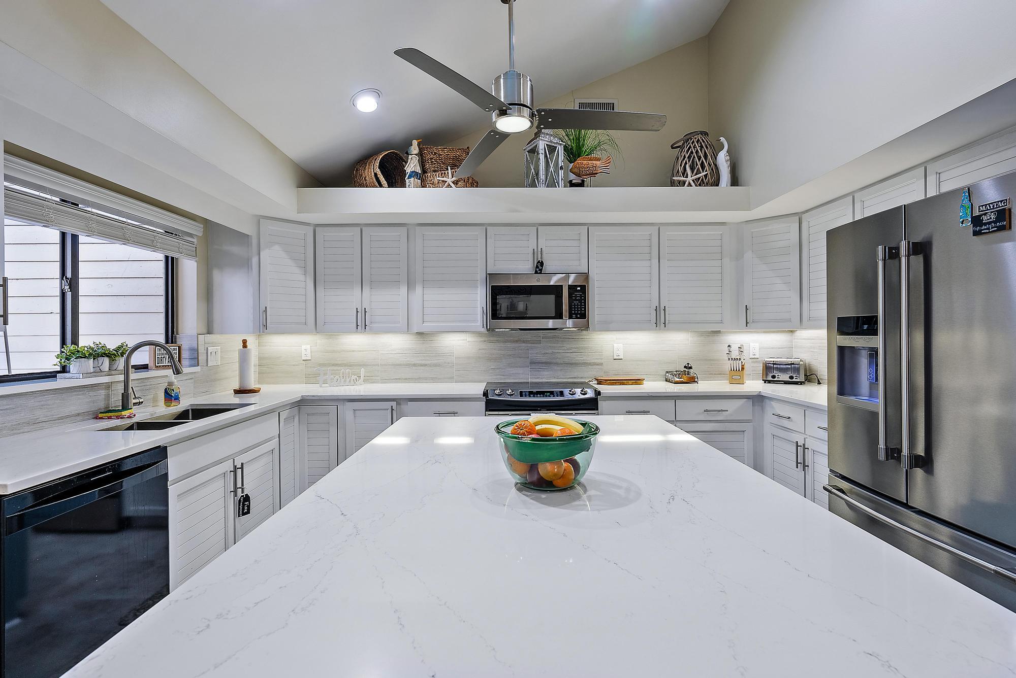 8422 Southeast Quail Ridge Way Hobe Sound, FL 33455 - Photo 9 of 42 Kitchen 3