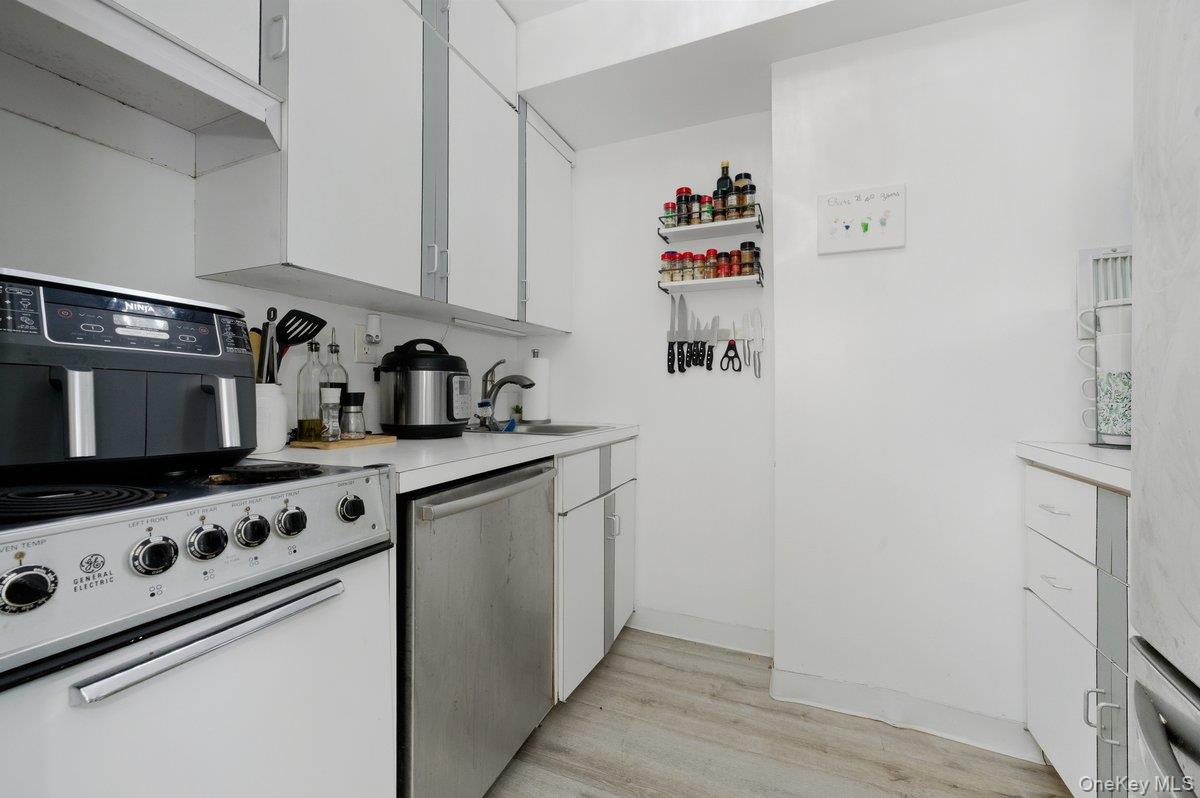 2 Richmond Road, Unit 5E Lido Beach, NY 11561 - Photo 7 of 27