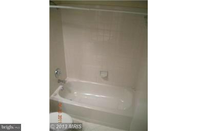 13700 Modrad Way, Unit 8A32 Silver Spring, MD 20904 - Photo 21 of 30 Bath