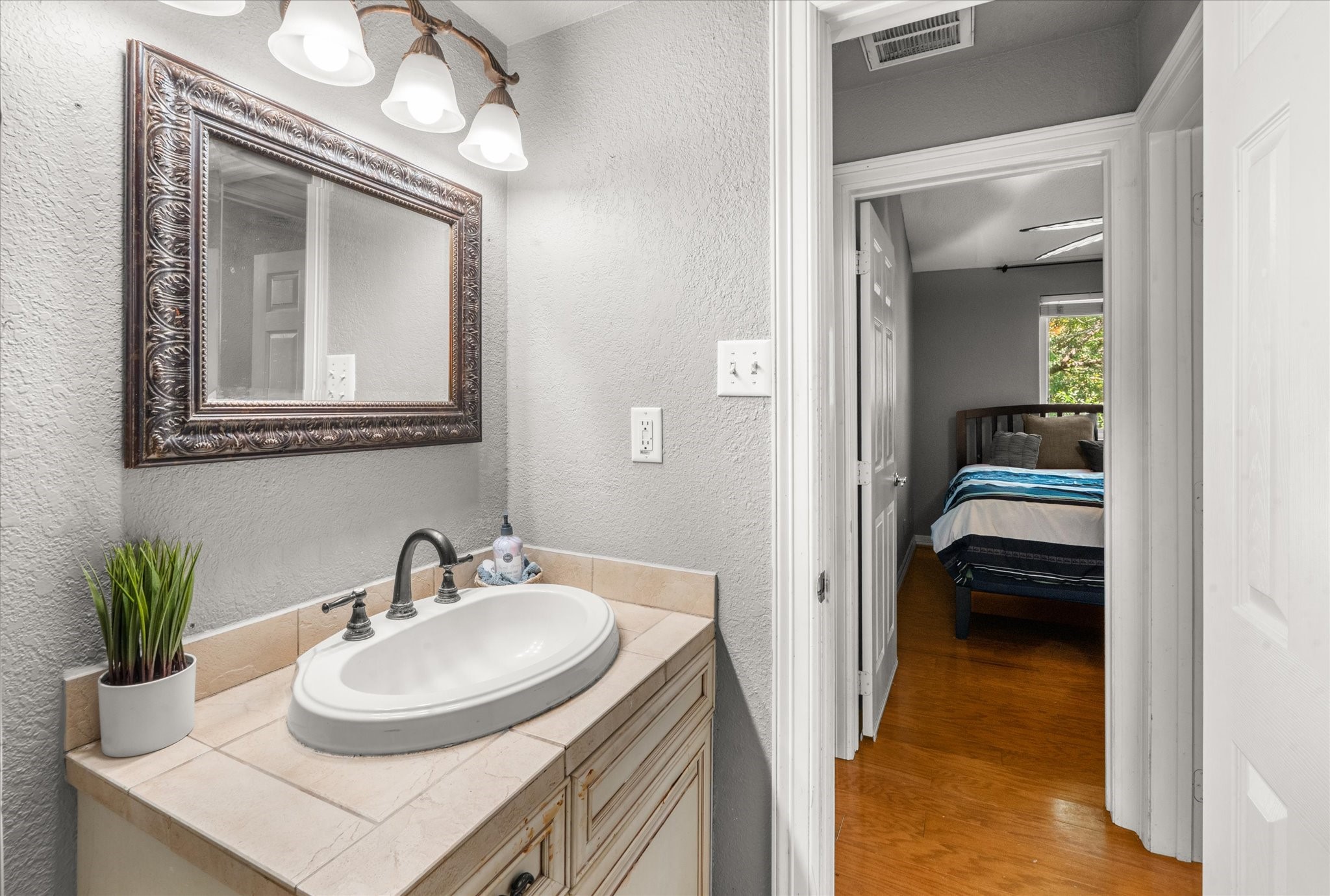 3500 Tangle Brush Drive, Unit 144 Spring, TX 77381 - Photo 12 of 14 Bathroom is centralized between both bedrooms.