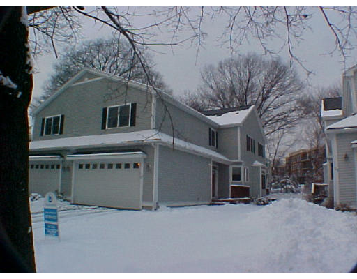 27 Tanglewood Road, Unit 2 27 Newton, MA 02459 - Photo 1 of 8