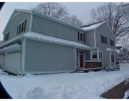 27 Tanglewood Road, Unit 2 27 Newton, MA 02459 - Photo 2 of 8