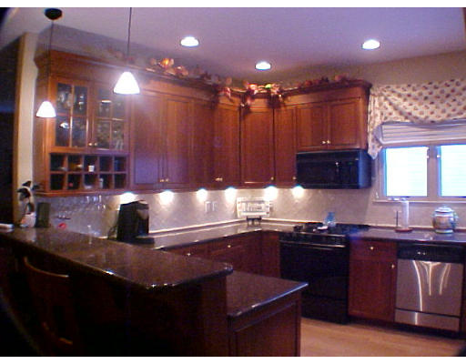 27 Tanglewood Road, Unit 2 27 Newton, MA 02459 - Photo 3 of 8