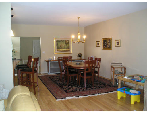 27 Tanglewood Road, Unit 2 27 Newton, MA 02459 - Photo 5 of 8