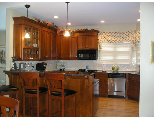 27 Tanglewood Road, Unit 2 27 Newton, MA 02459 - Photo 6 of 8