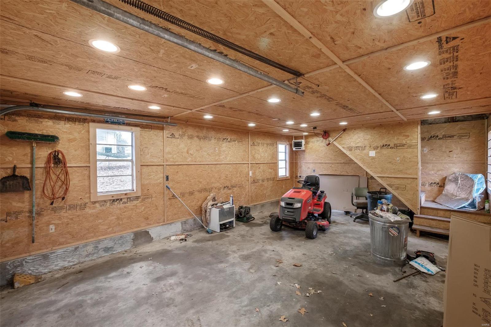 7175 Howdershell Road Hazelwood, MO 63031 - Photo 4 of 25 Gallery Image 4