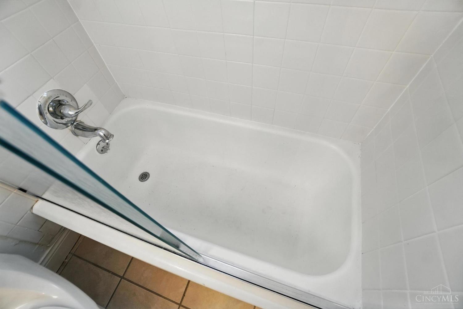 2270 Madison Road, Unit 1B Cincinnati, OH 45208 - Photo 37 of 53
