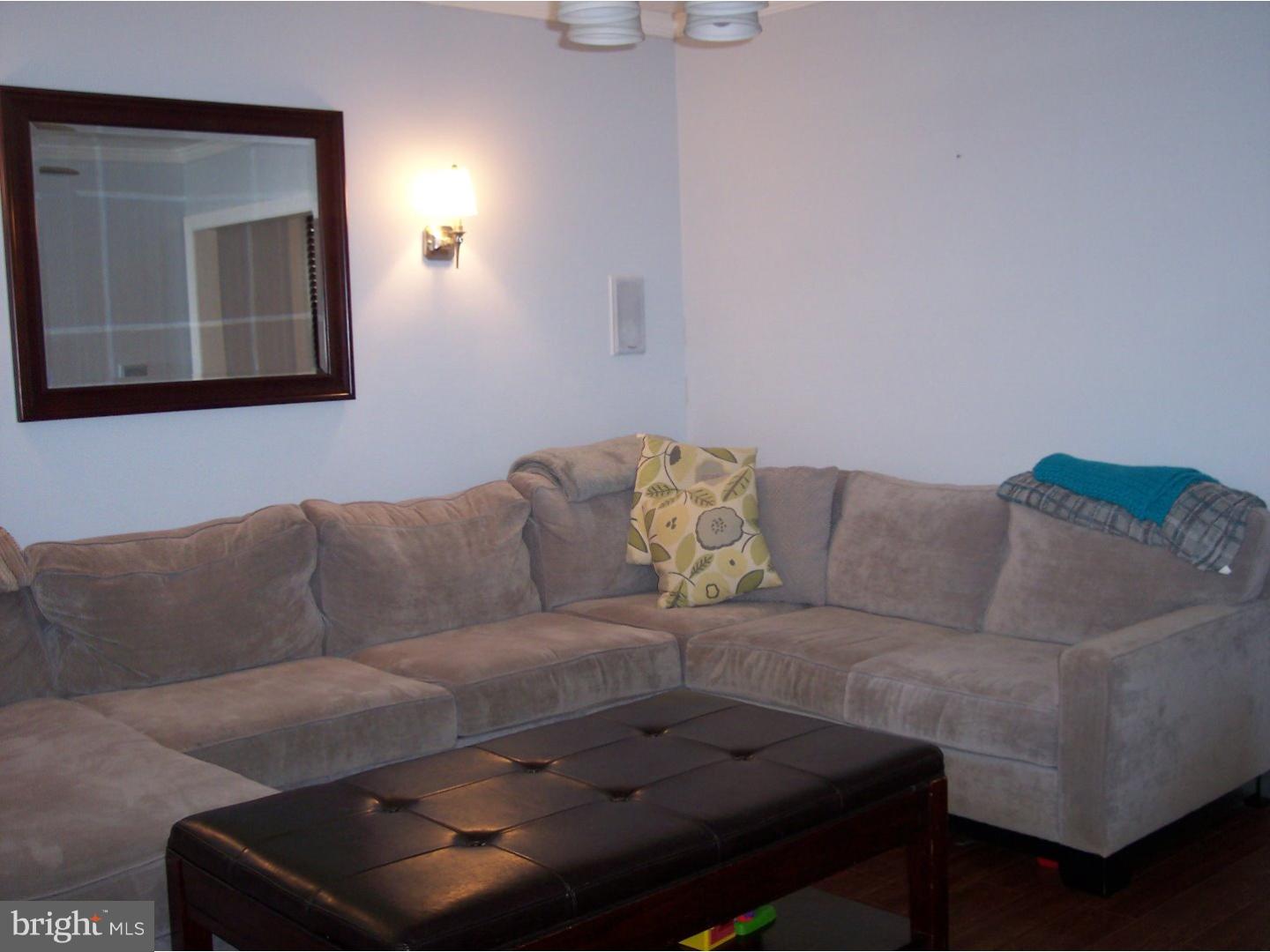 4220 Welsh Road Philadelphia, PA 19136 - Photo 3 of 24 Living Room