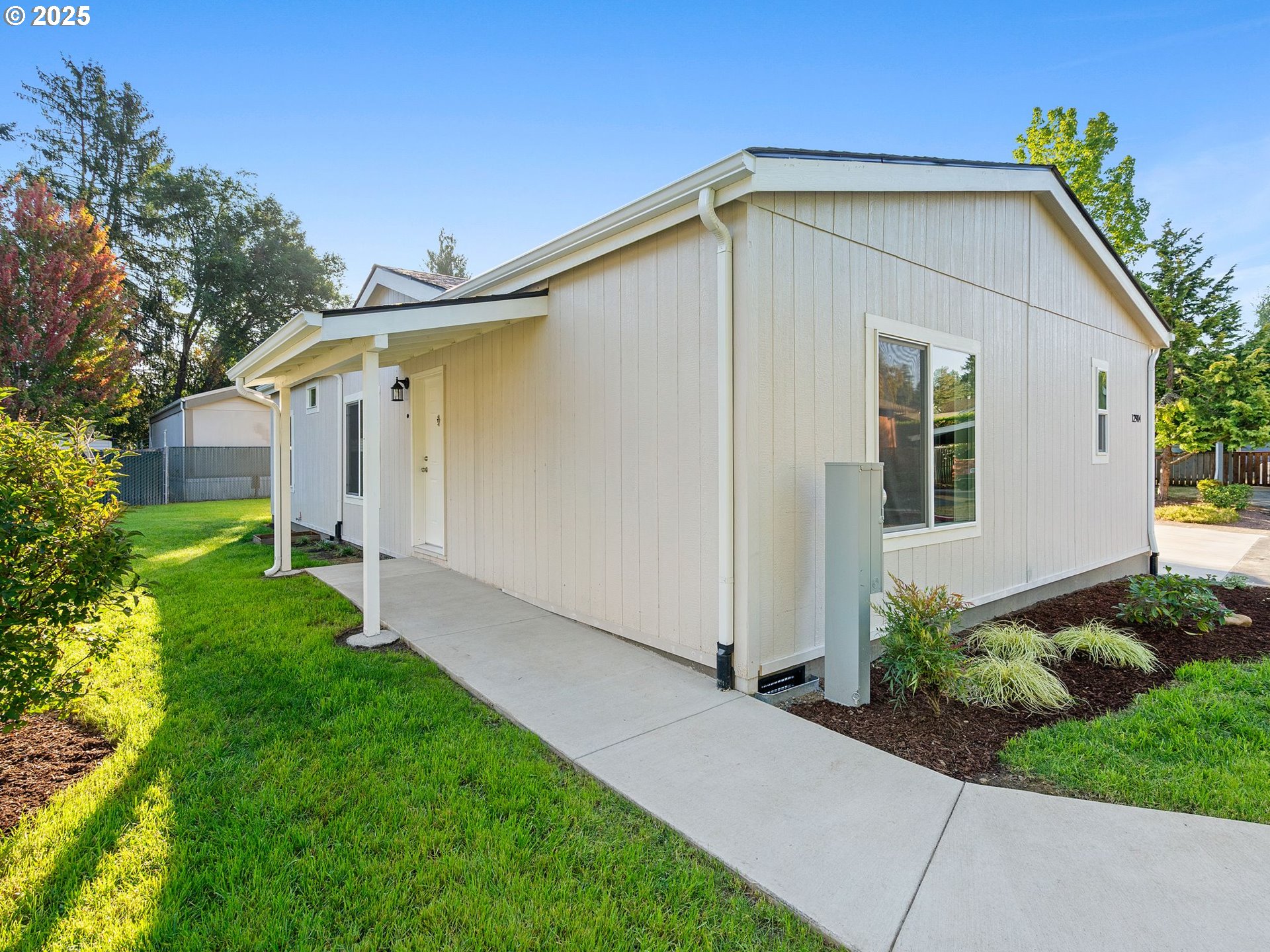 12904 Southeast Ramona Street Portland, OR 97236 - Photo 2 of 35 a front view of a house with garden