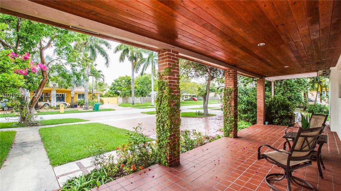 11501 Southwest 107th Court Miami, FL 33176 - Photo 2 of 19