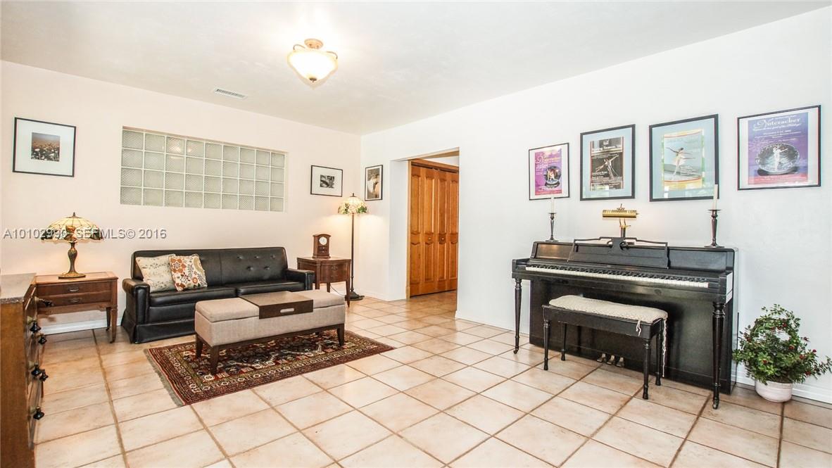 11501 Southwest 107th Court Miami, FL 33176 - Photo 3 of 19