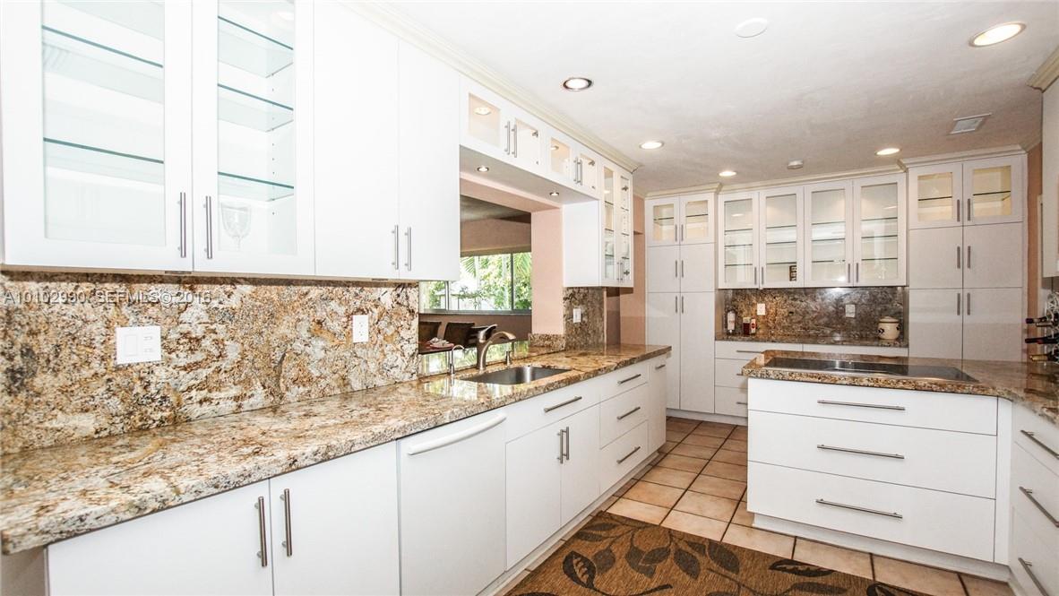 11501 Southwest 107th Court Miami, FL 33176 - Photo 4 of 19
