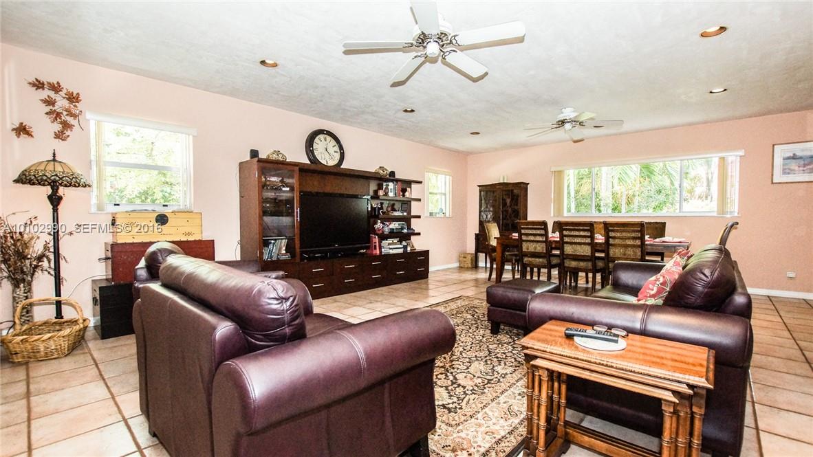 11501 Southwest 107th Court Miami, FL 33176 - Photo 8 of 19