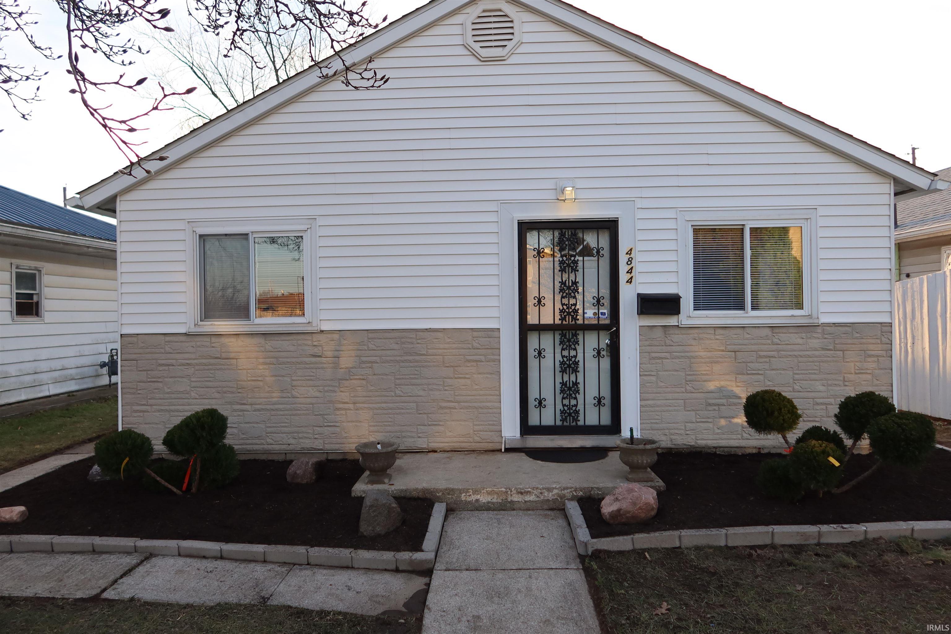 4844 South Harrison Street Fort Wayne, IN 46807 - Photo 2 of 34