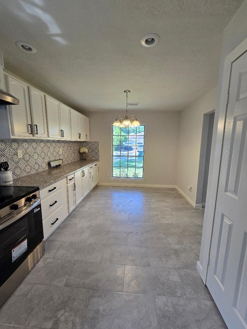 11315 Langdon Lane Houston, TX 77072 - Photo 14 of 40 Looking towards Kitchenette area