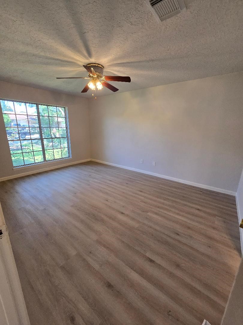 11315 Langdon Lane Houston, TX 77072 - Photo 22 of 40 Primary Bedroom