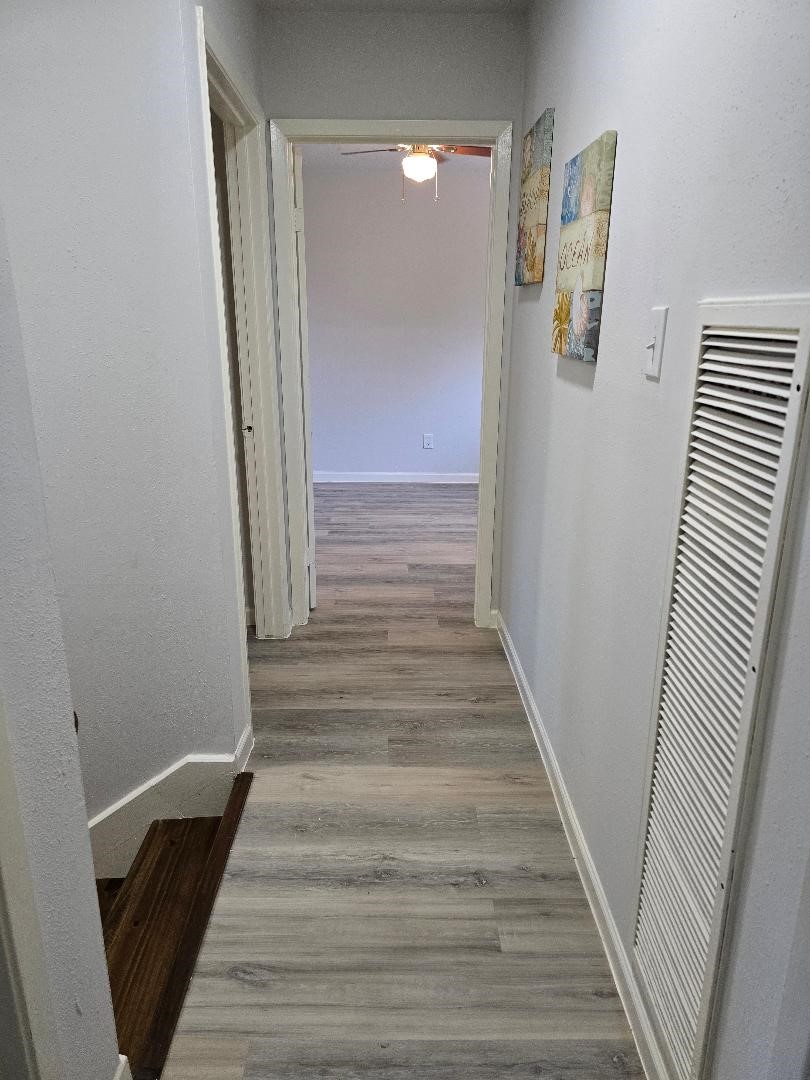 11315 Langdon Lane Houston, TX 77072 - Photo 29 of 40 Upstairs Hallway