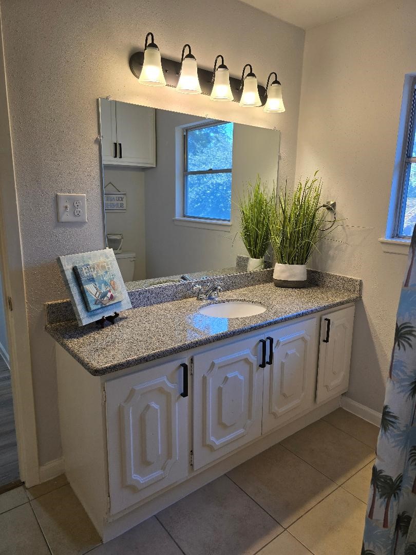 11315 Langdon Lane Houston, TX 77072 - Photo 34 of 40 Secondary Bath