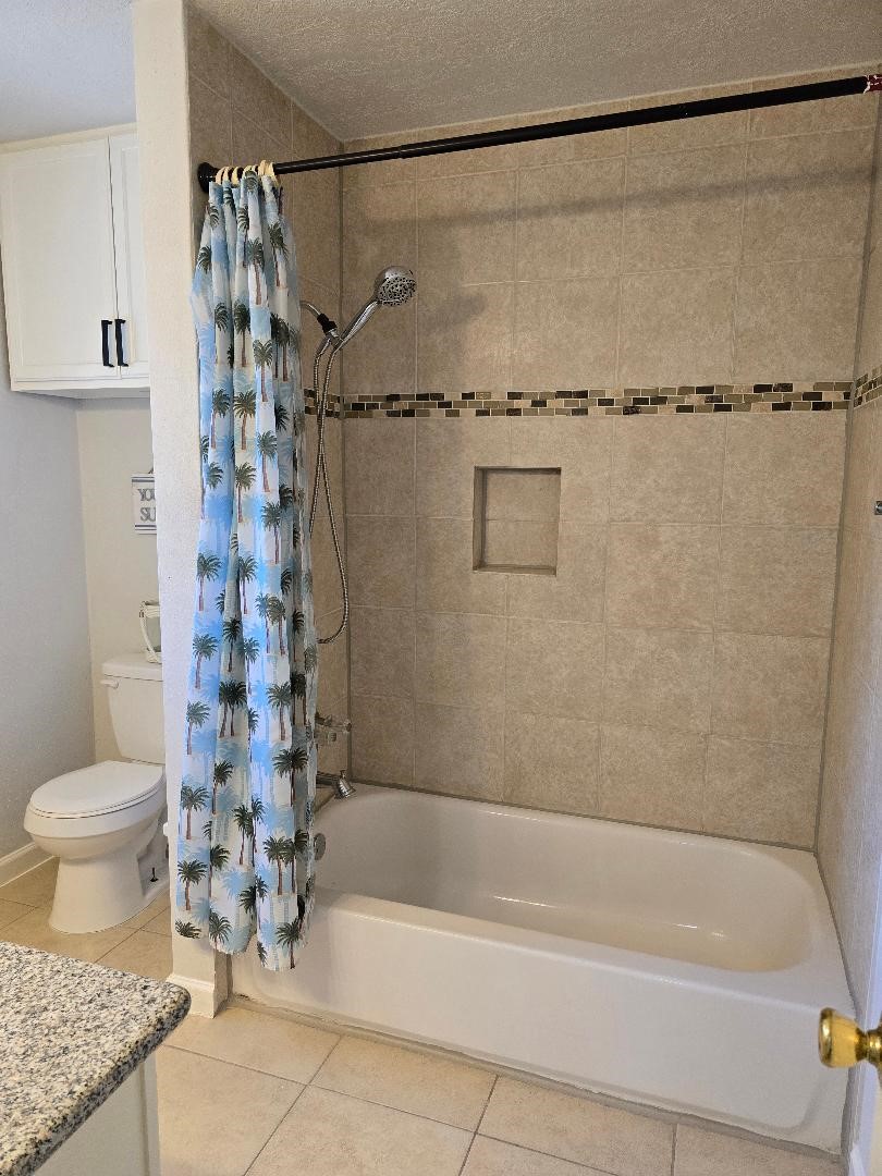 11315 Langdon Lane Houston, TX 77072 - Photo 35 of 40 Secondary Tub/Shower Combo