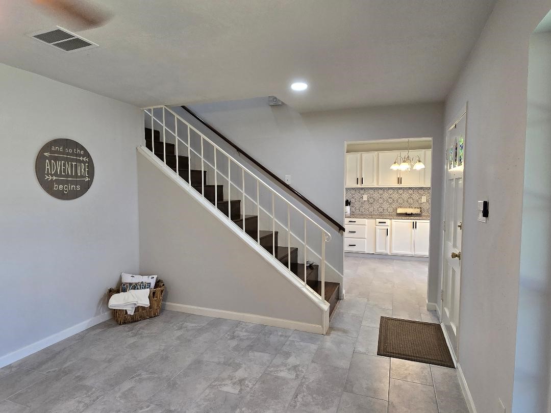 11315 Langdon Lane Houston, TX 77072 - Photo 7 of 40 From Living Room looking towards. kitchen entry
