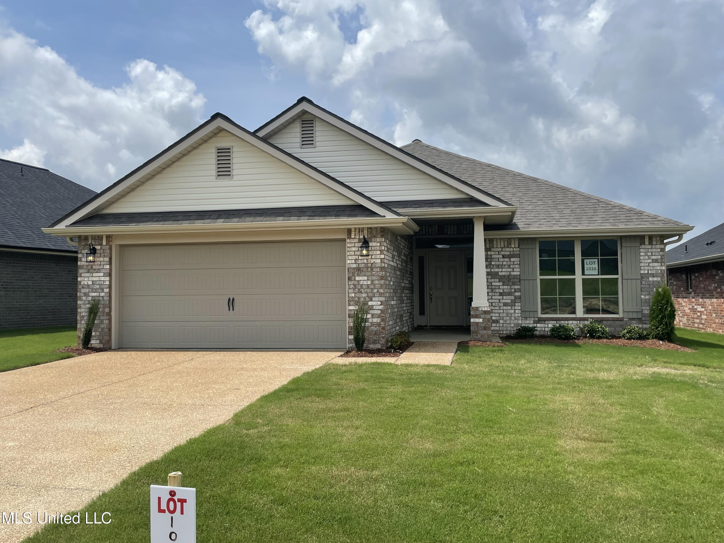 7805 Reece Drive South Southaven, MS 38671 - Photo 1 of 12 Front