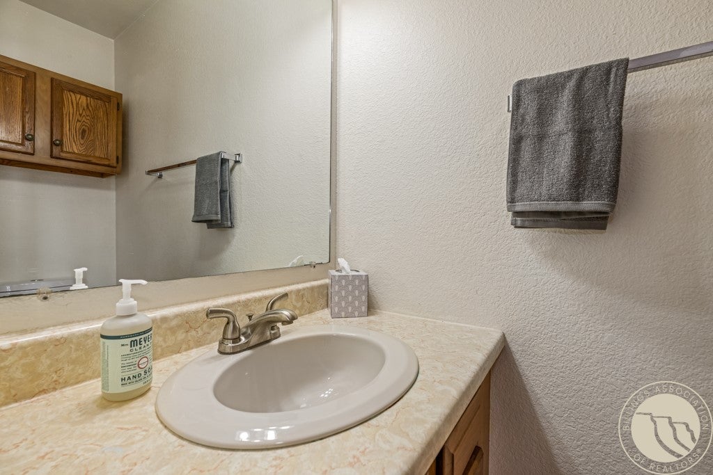 2225 Monad Road, Unit 2 Billings, MT 59102 - Photo 4 of 25 1/2 Bath