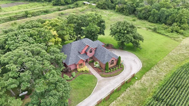 $995,000 | 575 B County Road 2550 North, Mahomet, IL 61853
