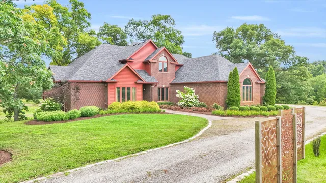 $995,000 | 575 B County Road 2550 North, Mahomet, IL 61853