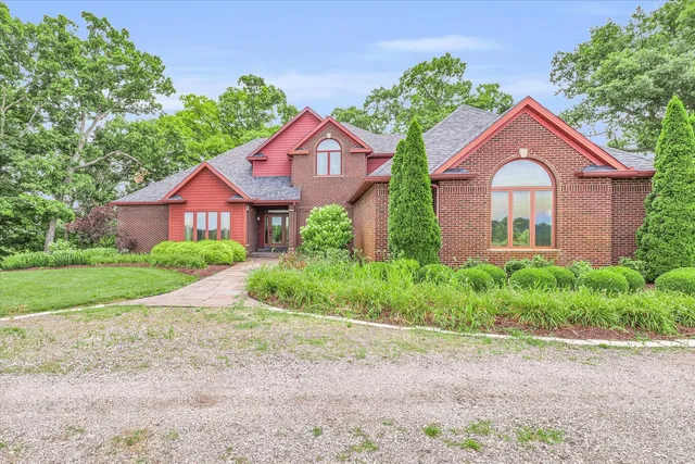 $995,000 | 575 B County Road 2550 North, Mahomet, IL 61853