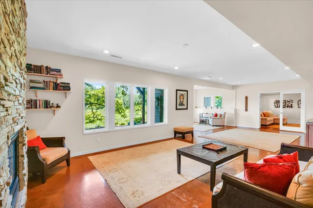 $995,000 | 575 B County Road 2550 North, Mahomet, IL 61853