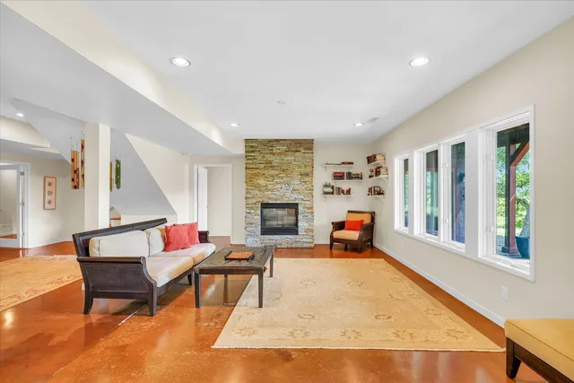 $995,000 | 575 B County Road 2550 North, Mahomet, IL 61853