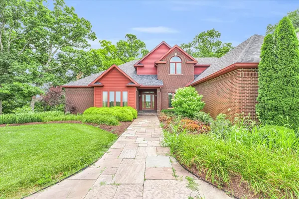 $885,000 | 575 B County Road 2550 North, Mahomet, IL 61853