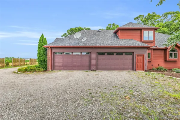 $885,000 | 575 B County Road 2550 North, Mahomet, IL 61853
