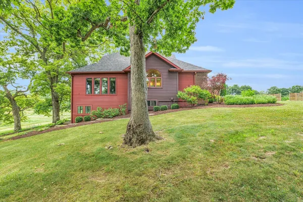 $885,000 | 575 B County Road 2550 North, Mahomet, IL 61853