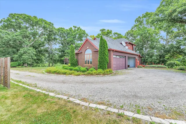 $995,000 | 575 B County Road 2550 North, Mahomet, IL 61853