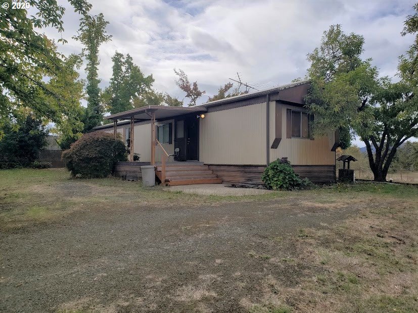 7883 Lookingglass Road Roseburg, OR 97471 - Photo 3 of 27 Gallery Image 3