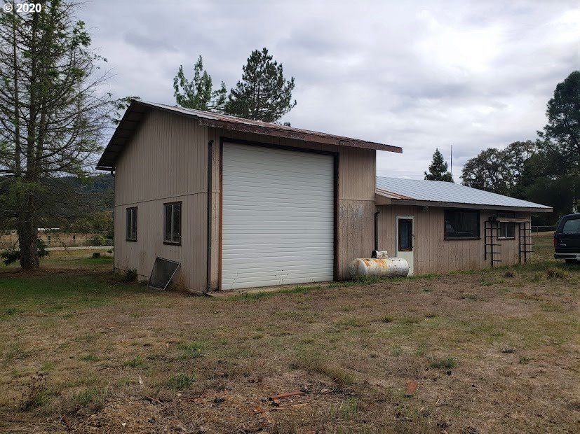 7883 Lookingglass Road Roseburg, OR 97471 - Photo 5 of 27 Gallery Image 5