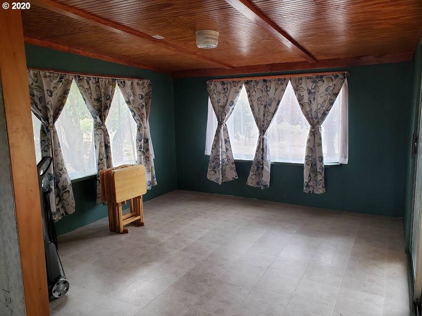 7883 Lookingglass Road Roseburg, OR 97471 - Photo 10 of 27 Gallery Image 10