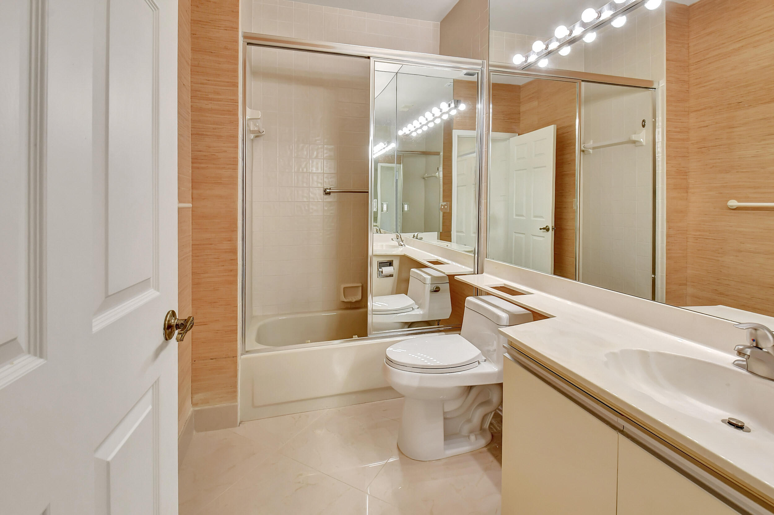 7628 Elm Ridge Drive, Unit 10U Boca Raton, FL 33433 - Photo 11 of 19 guest bath