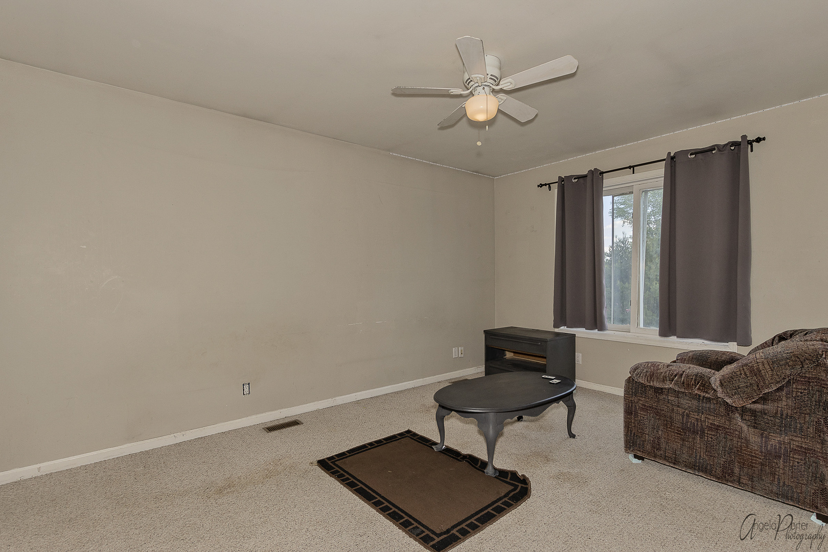 9719 Richardson Road Spring Grove, IL 60081 - Photo 16 of 26 a living room with furniture and a window